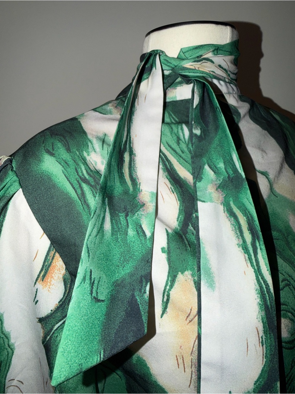 Tie top